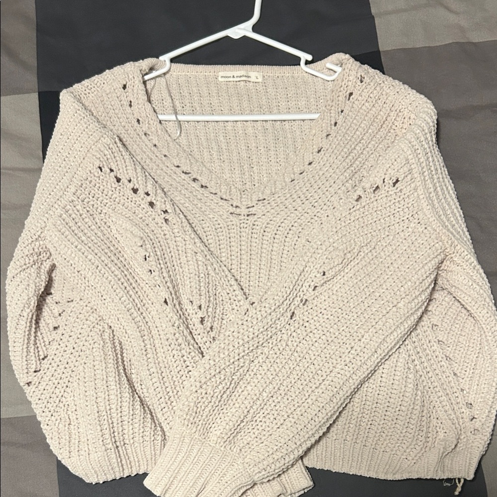 moon & madison Cream V-Neck Sweater
